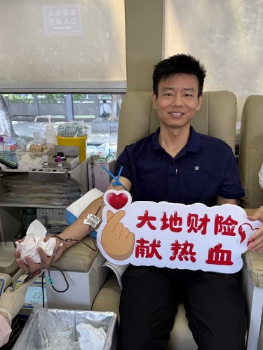 在廣東，公司積極參加東莞保險業第九屆“保險傳大愛 熱血獻真情”愛心獻血活動，并在旗峰公園開展公益健步走活動，沿途向市民普及保險保障知識，傳播金融消費者權益理念3